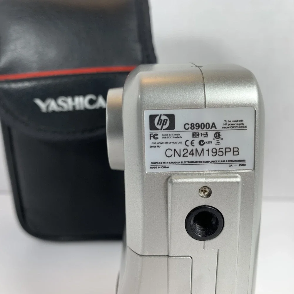 HP‎ Photosmart 318 Silver LCD 2.3MP Digital Zoom Camera